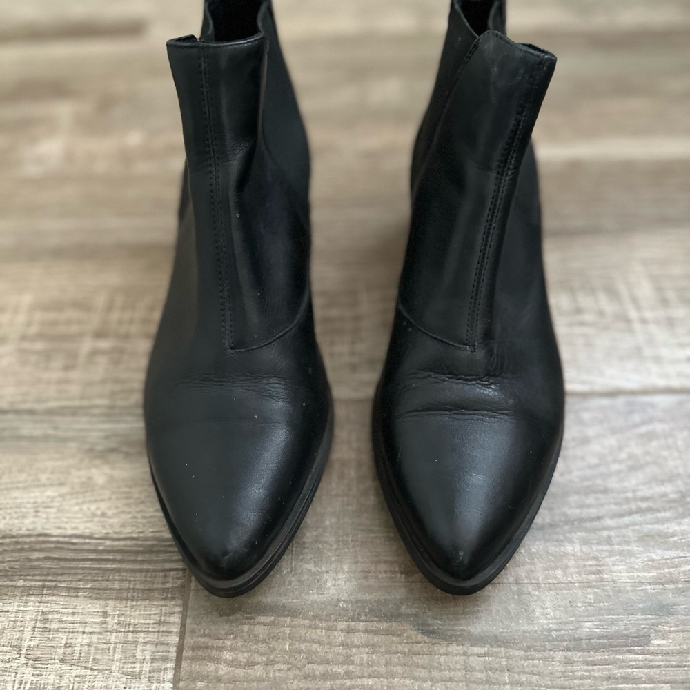 Vagabond Sleek Black Ankle Booties